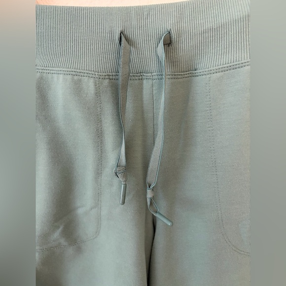 Athletic Works SZ SM Women's Sage Green Casual Shorts - Picture 3 of 6